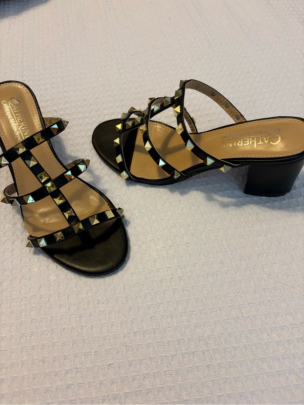 Catherine Malandrino Black Pyramid-Stud Slide Sandals - Picture 2 of 3